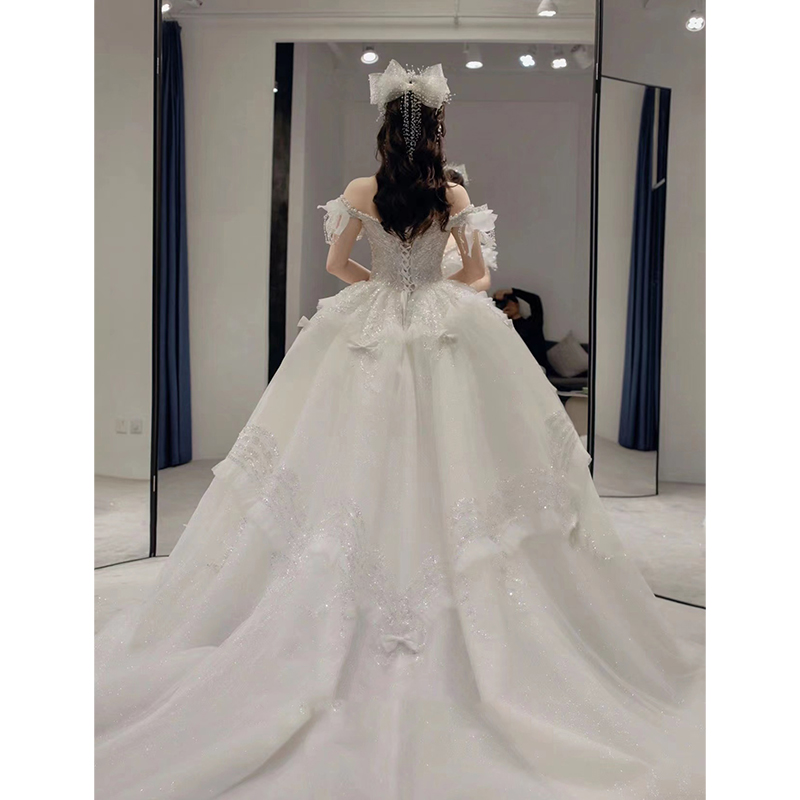 One -shoulder wedding dress main yarn 2023 new bride married big drag out of luxury heavy work high -level texture 2024 One -shoulder wedding dress main yarn 2023 new bride married big drag out of luxury heavy work high -level texture 2024
