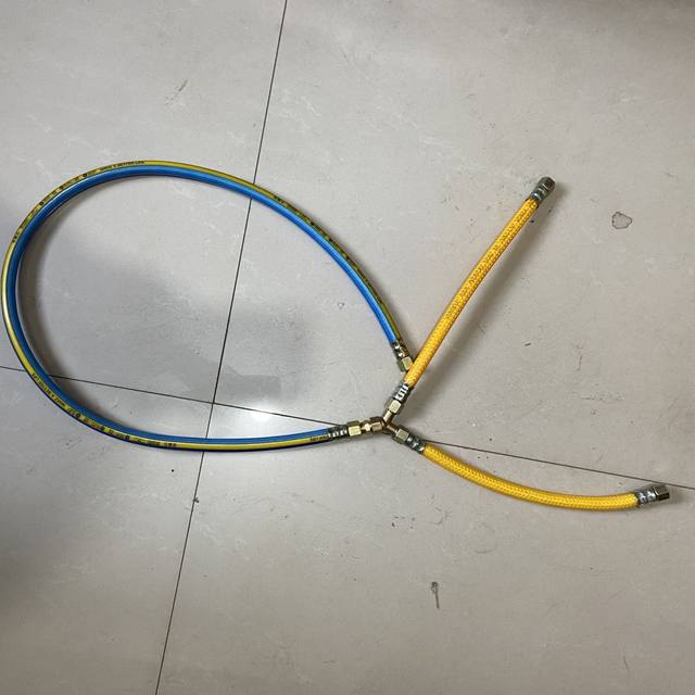 Two-hole in-one booster connector link pipe sprayer water outlet two-in-one device three-cylinder plunger pump pressure booster