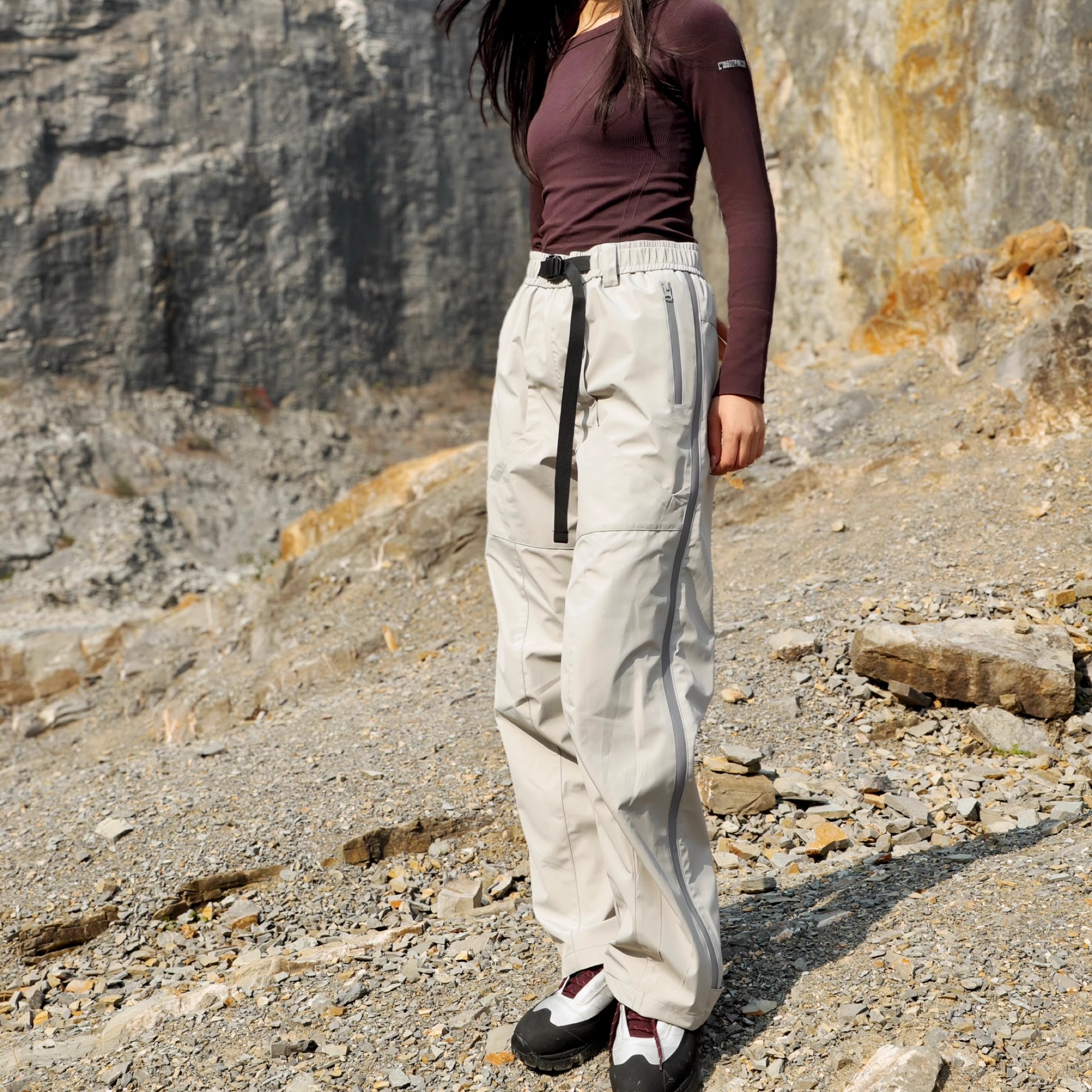 サイドジッパーオーバーオール春と夏薄い伸縮性ウエストバンド防滴ハイキングパンツレディースソフトシェルアサルトパンツメンズスリム