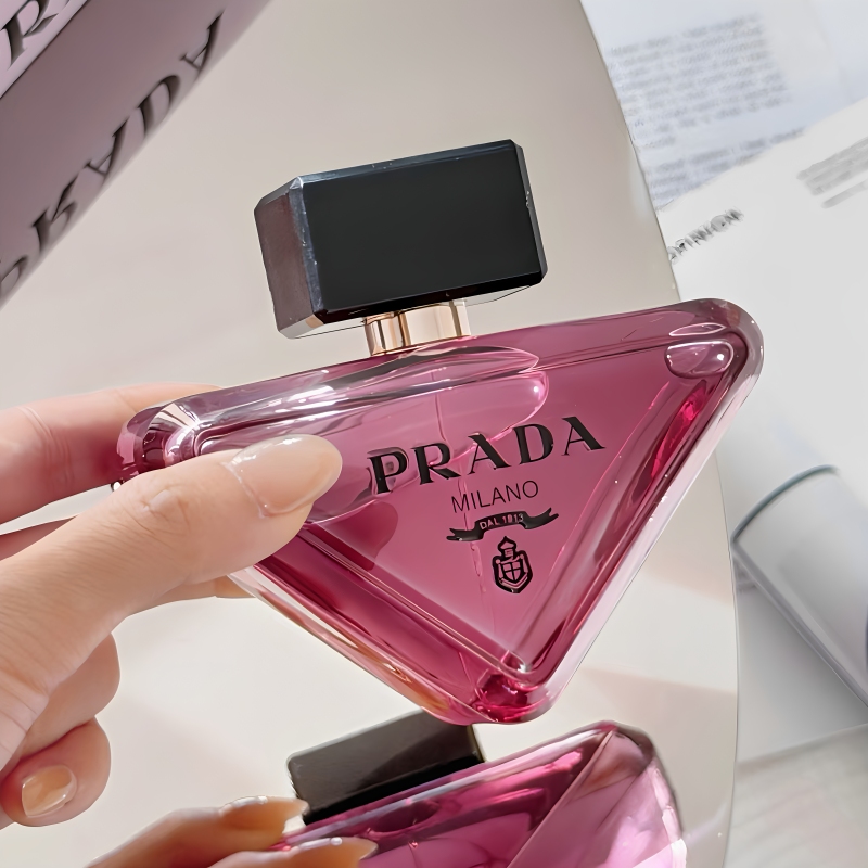 Prada, the Same Fragrance as Worn by Yang Mi, Is a Mysterious and Extraordinary Perfume Sample for Men and Women, a Perfect Birthday Gift