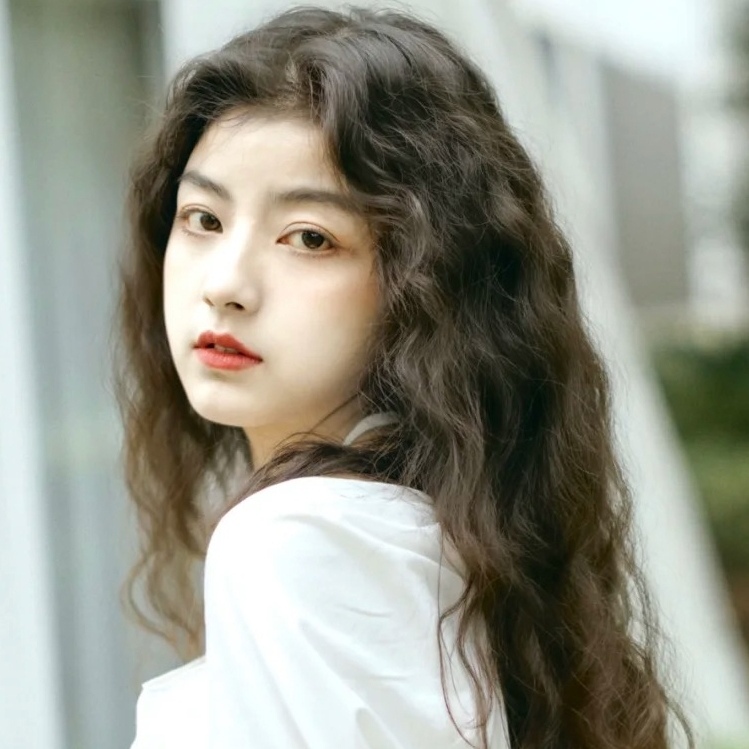 Hong Kong Style Wig for Women, Long Curly Hair, Middle Parting, Natural and Fluffy, Realistic Human Hair, Corn Perm, Wool Curls, Full Head Wig Hong Kong Style Wig for Women, Long Curly Hair, Middle Parting, Natural and Fluffy, Realistic Human Hair, Corn Perm, Wool Curls, Full Head Wig