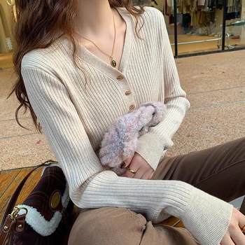 V-neck sweater women's autumn and winter 2025 new white bottoming shirt with small fragrance style inside and long-sleeved top worn outside