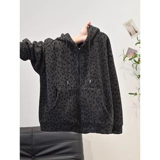Chaqueta sudadera con capucha con estampado de leopardo gris oscuro para hombres y mujeres en otoño e invierno, además de cárdigan perezoso retro americano extragrande de terciopelo