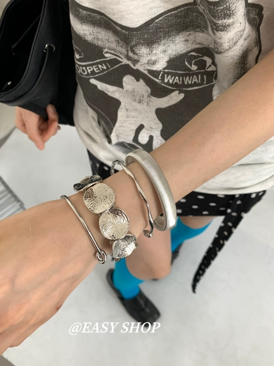Easy Korean-Style Silver Irregular Metallic Layered Open Bracelet Versatile Stylish Fashion Arm Ring for Women Easy Korean-Style Silver Irregular Metallic Layered Open Bracelet Versatile Stylish Fashion Arm Ring for Women