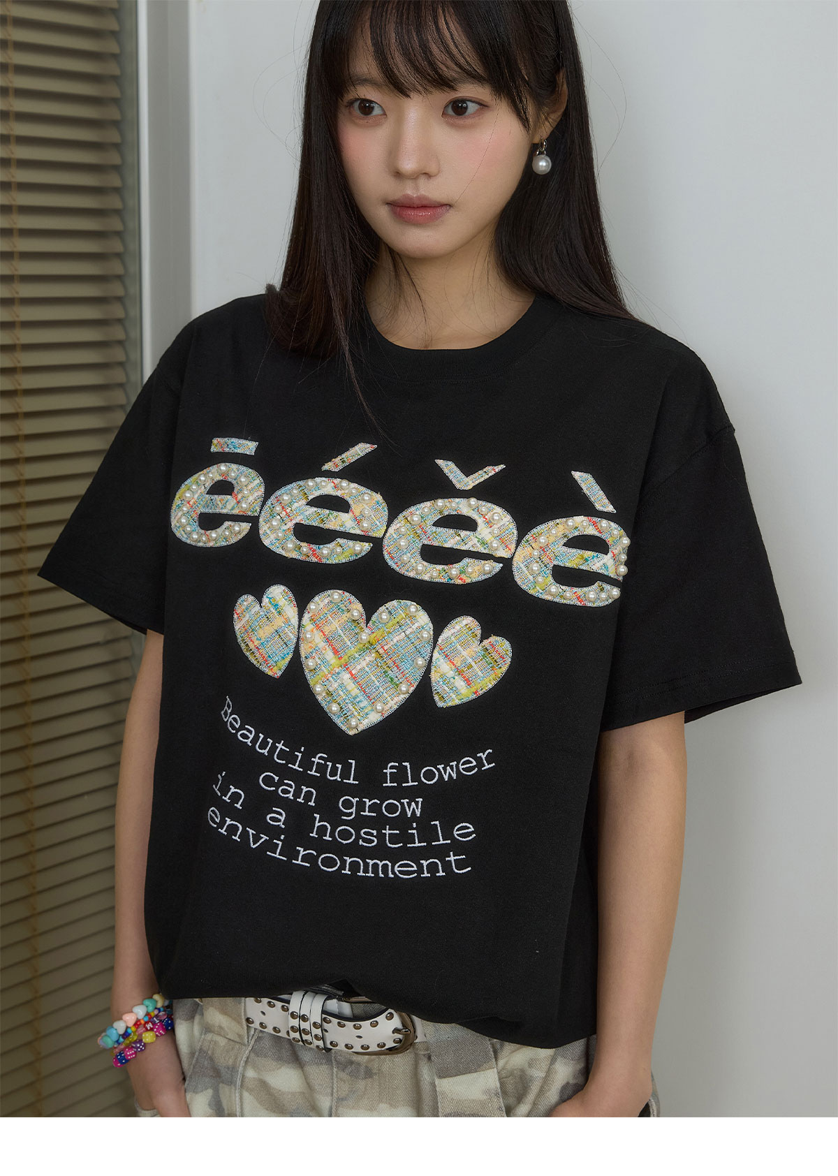 eeeeArtmonster Heart Patch Beaded Letter Tee