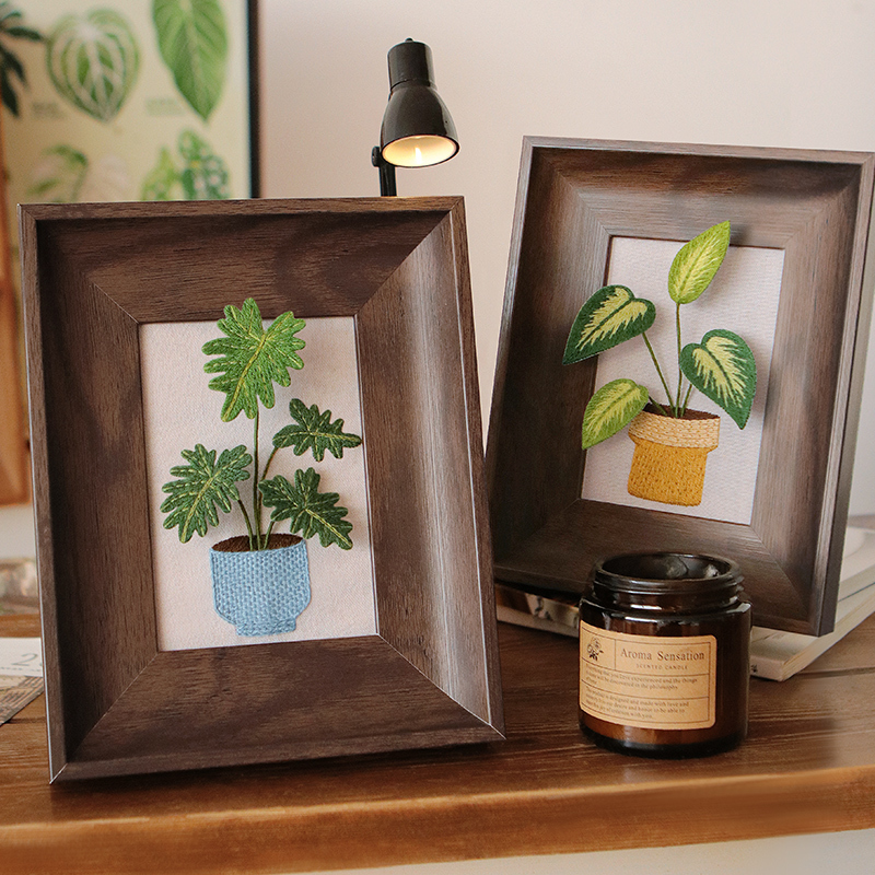 Warm Art Handmade Embroidery DIY Material Kit Vintage Style Fabric Green Plant Photo Frame Painting Ornament Creative Gift for Friends