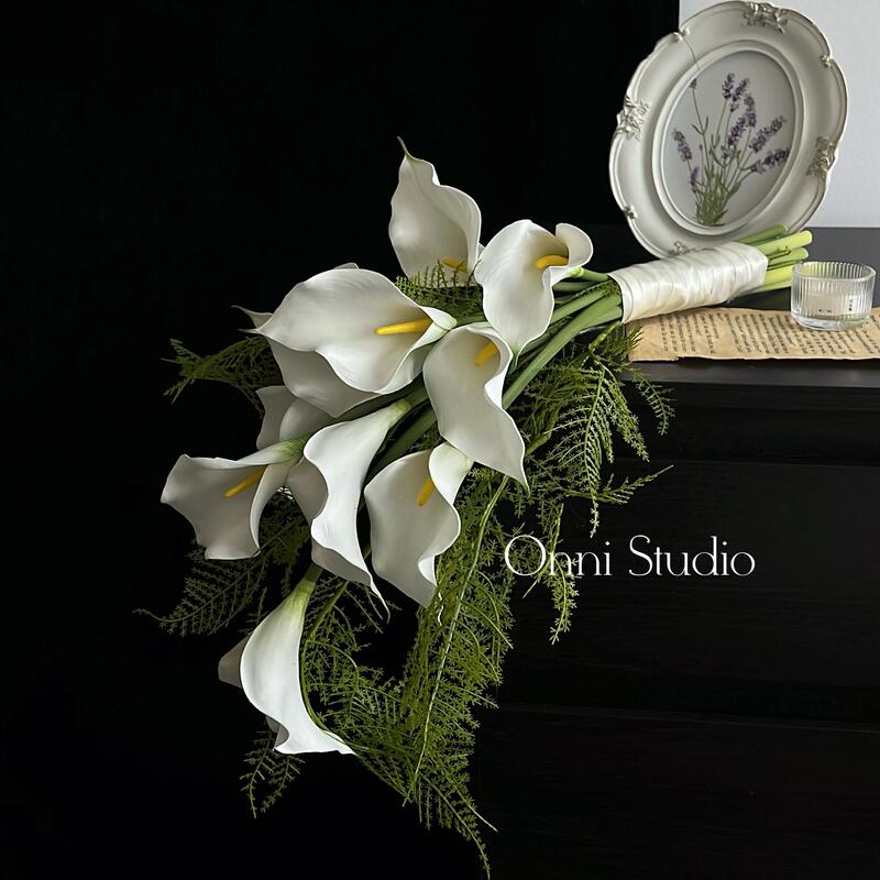 Annie Calla Lily Hand Bouquet Artificial Flower Bouquet Photography Props Wedding Registration Engagement Wedding Floral Forest Style High-End Annie Calla Lily Hand Bouquet Artificial Flower Bouquet Photography Props Wedding Registration Engagement Wedding Floral Forest Style High-End