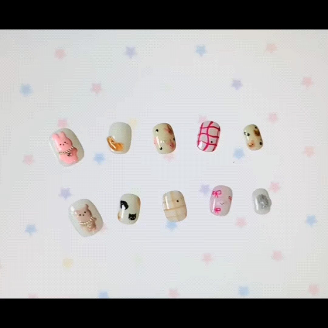 被老公夸爆的美甲，原来是这只粉色小熊珍珠手绘穿戴甲！_穿戴甲_淘宝美妆网