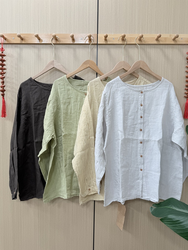 2035 Dry-Cleaned Linen Cardigan with Back Panel, Round Neck, Long Sleeves, Bust 132, Length 70 2035 Dry-Cleaned Linen Cardigan with Back Panel, Round Neck, Long Sleeves, Bust 132, Length 70