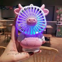 (Xinjiang) Small fan mute Mini charging students attend class Desktop Dormitory Big Wind small fan poo