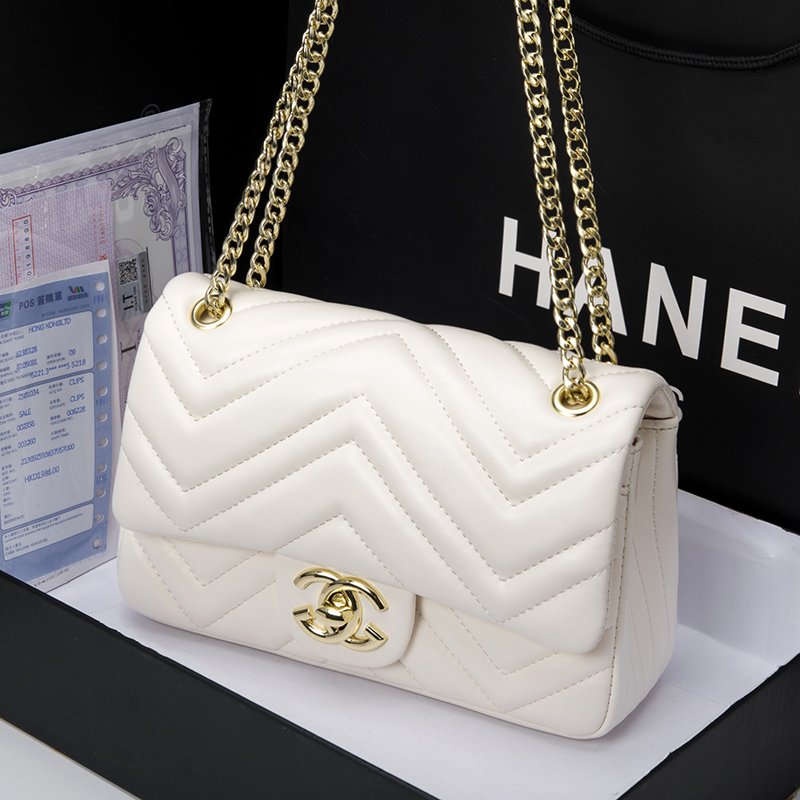 Chanel-Style Women's Handbag 2026 New Model, Branded Fashion Genuine Leather Women's Bag with Heart Pattern, High-End Chain Shoulder Bag
