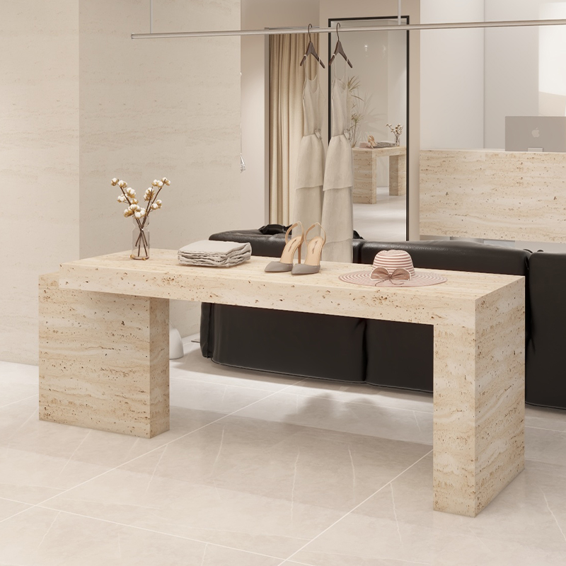 中岛展示台的秘密：女装店里的时尚魔力站，如何成就销售神话？