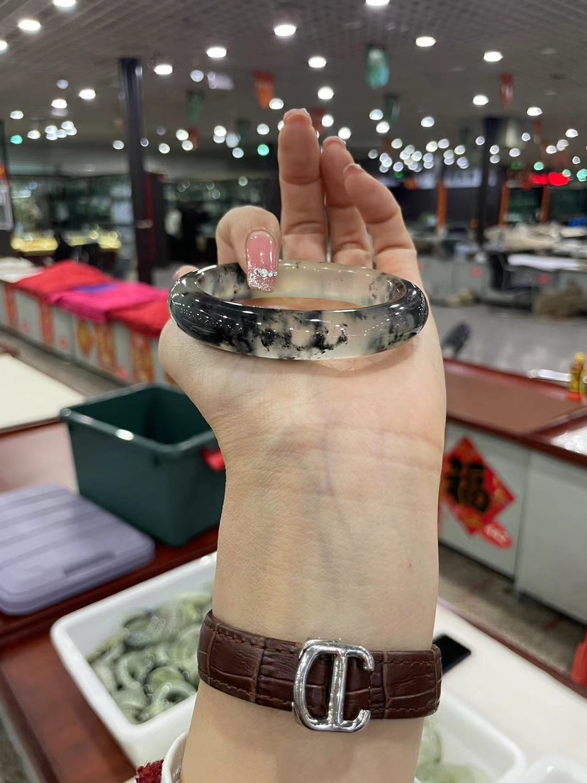 最終値下げ　翡翠軟玉岫玉のバングル腕輪　岫玉180無処理无瑕完璧品[超高級品] 翡翠軟玉ネフライト 中国四大名玉岫玉バングル腕輪岫玉180无瑕完璧