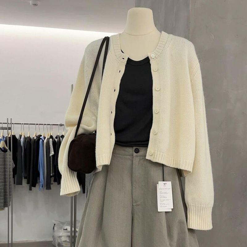 Highly Recommended! Off-White Round-Neck Short Thick-Knit Sweater for Women, Autumn Korean Style Simple Versatile Knitted Cardigan Highly Recommended! Off-White Round-Neck Short Thick-Knit Sweater for Women, Autumn Korean Style Simple Versatile Knitted Cardigan