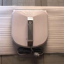 The new window cleaning robot W902 has six units in stock with complete accessories. The price is negotiable per unit price.