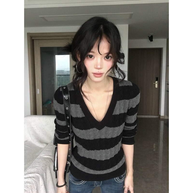 American Retro V-Neck Striped Sweater for Women, New Autumn and Winter Slim-Fit Lazy Style Cable Knit Base Layer Top American Retro V-Neck Striped Sweater for Women, New Autumn and Winter Slim-Fit Lazy Style Cable Knit Base Layer Top