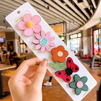 Комплект в форме цветка