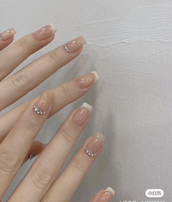 Handmade Short Fake Nails in Nude Color, French Manicure Nail Patches for Brides and Pregnant Women, 2026 New Model
