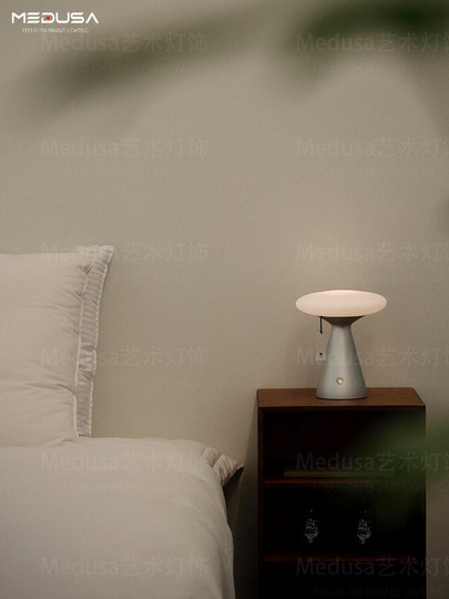 西班牙KONOS便携式台灯简约现代阅读灯触摸式调光充电氛围床头灯