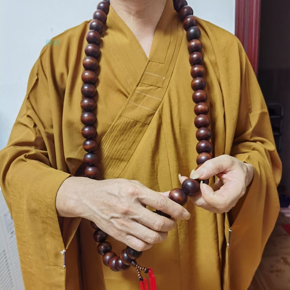 男性用の緑白檀の仏数珠ネックレス。沙僧侶の108珠、68珠、54珠、48珠と同じ紅白檀スタイル。
