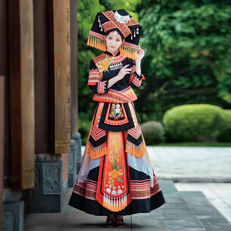 チワン族の女性用民族衣装、広西チワン族の3月3日のダンスパフォーマンス衣装、チワン族の錦織りの刺繍のロングスカートドレス