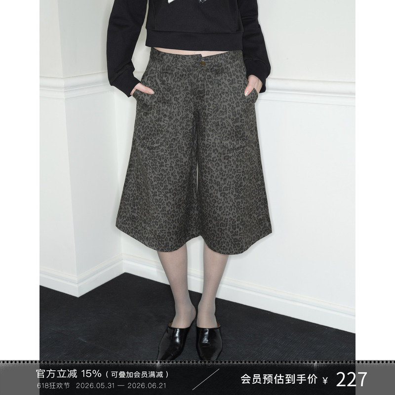 Escape from Chigang West: Retro Leopard Print Five-Point Shorts for Women, Summer, Petite, Low-Waisted, Casual, Loose, Wide-Leg Mid-Length Pants Escape from Chigang West: Retro Leopard Print Five-Point Shorts for Women, Summer, Petite, Low-Waisted, Casual, Loose, Wide-Leg Mid-Length Pants