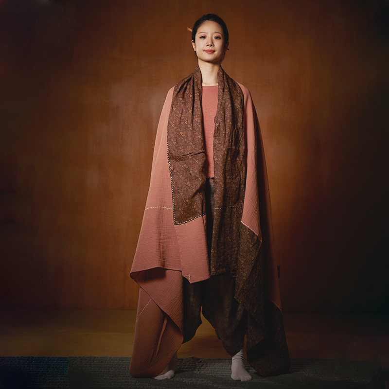 Home under the Mountain, Cotton and Linen Shawl, Hand-Sewn, Double-Sided, Suitable for Meditation, Zen Practice, Sitting, and Relaxation