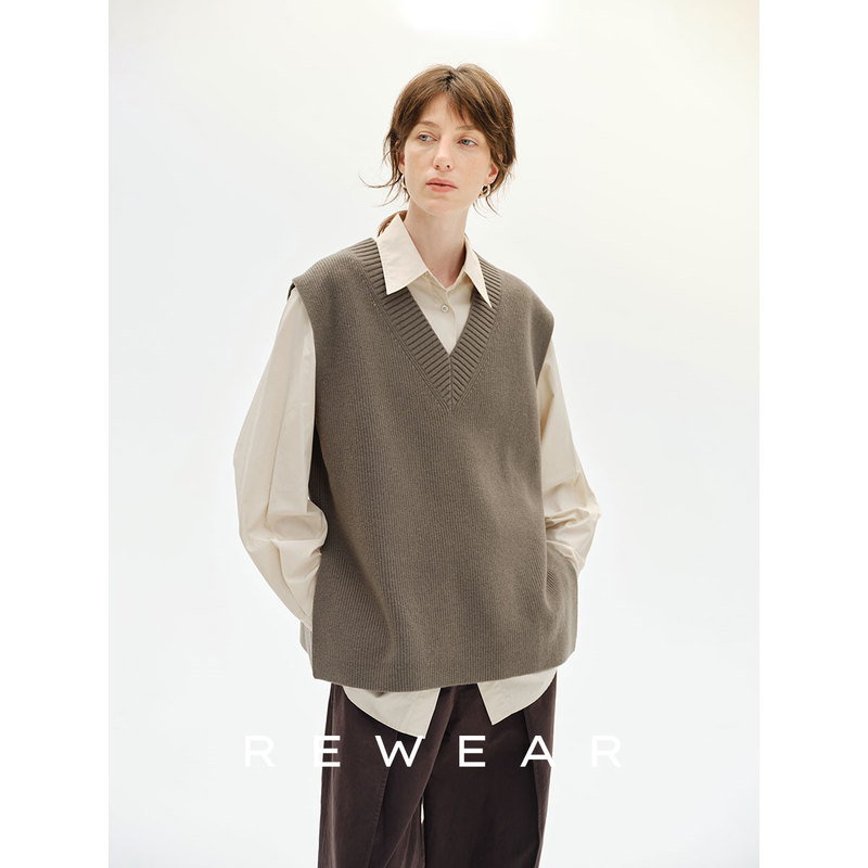 Rewear/Merino Wool Soft Classic V-Neck Side Slit Silhouette Knitted Vest 16152 Rewear/Merino Wool Soft Classic V-Neck Side Slit Silhouette Knitted Vest 16152