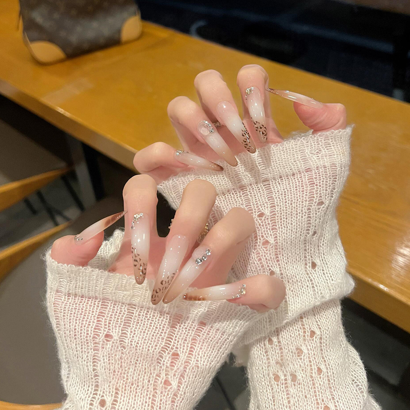 Warm Latte Milk Coffee Leopard Print Siamese Color Gradient Nail Art Pure Desire Style Crocodile Pattern Pure Handmade Wearable Nail Tips