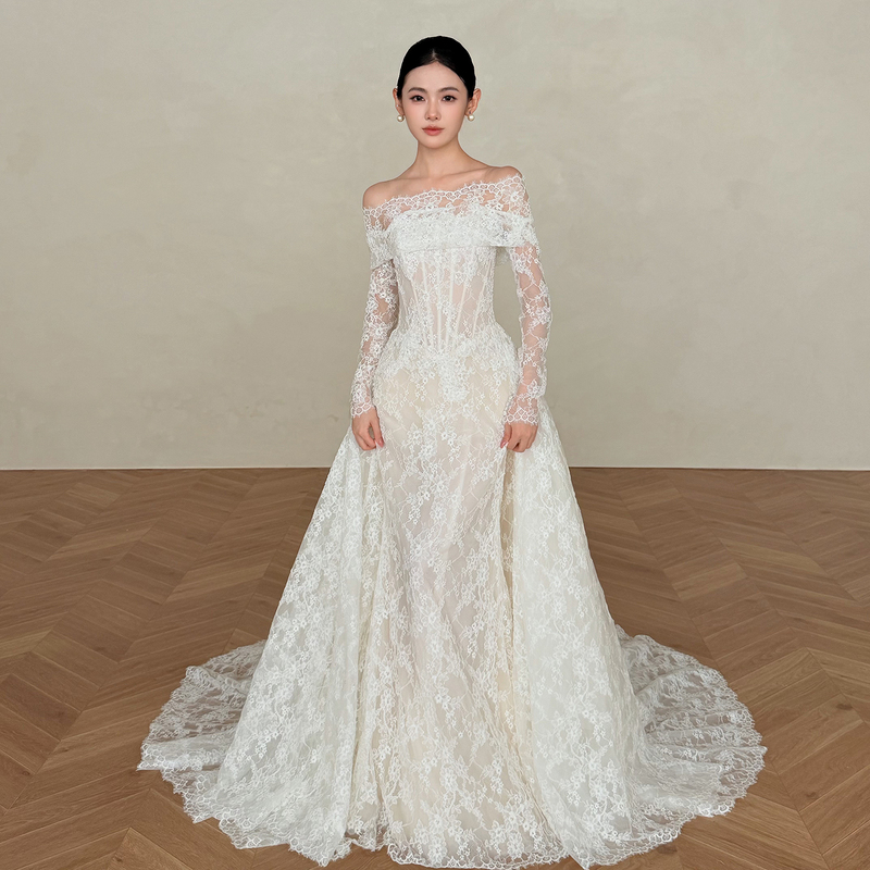 French-Style Off-The-Shoulder Lace Light Wedding Dress with Long Sleeves, Vintage High-End Bridal Gown with a Forest-Style Train for Reception