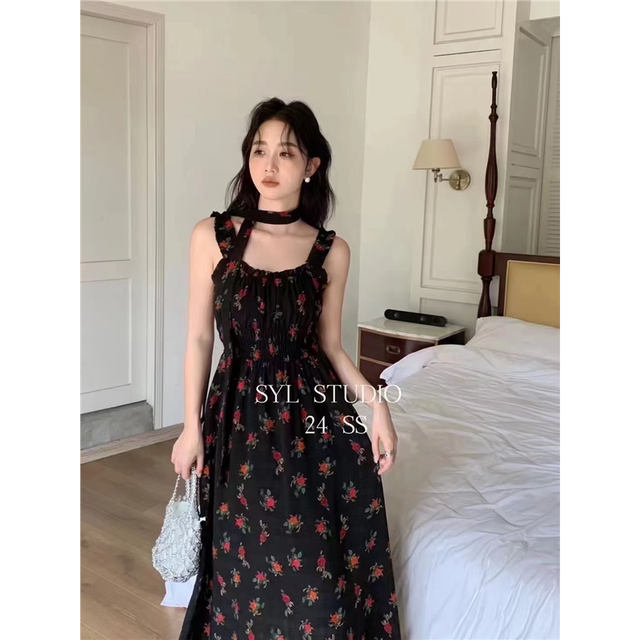 ສິບສາມສາຍ Summer 2024 ໃຫມ່ຝຣັ່ງ Retro Style Floral Dress ແມ່ຍິງ Square Neck Slim ແອວສູງແບບຕາເວັນຕົກ Skirt ຍາວ