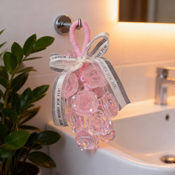 The finished handmade crystal rose scented soap can be used for bathing and hand washing, and can be used as a creative pendant for car aromatherapy souvenirs.