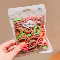 100 флуоресцентных полосатых полотенец.