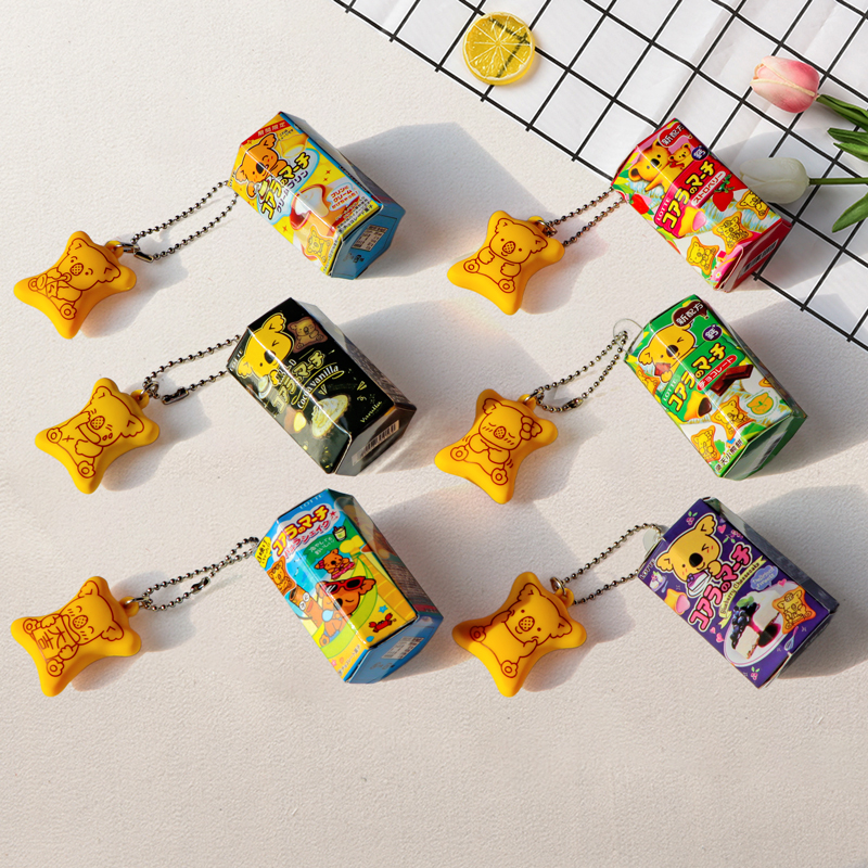 Cute bear cookies!Miniature toy bear biscuit pendant barrel snack bear biscuit box pendant