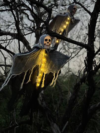 Halloween decoration outdoor skull hanging ghost hanging tree outdoor haunted house secret room horror arrangement scary props