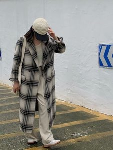 23 autumn and winter new high-quality four-button long-haired double-sided cashmere coat double-breasted plaid check fashion trend