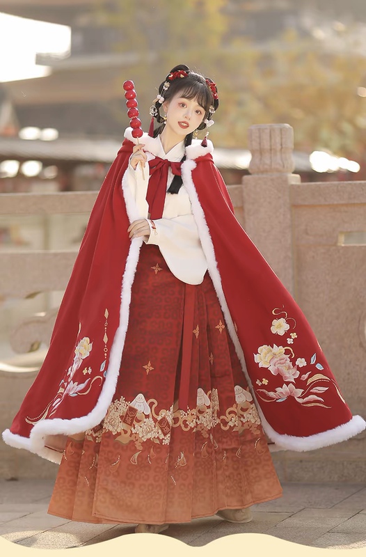 Qilingji Long Cape Hanfu for Women, Fleece-Lined and Thickened, Chinese Style White Shawl Coat, Ancient Costume Cape for Autumn and Winter