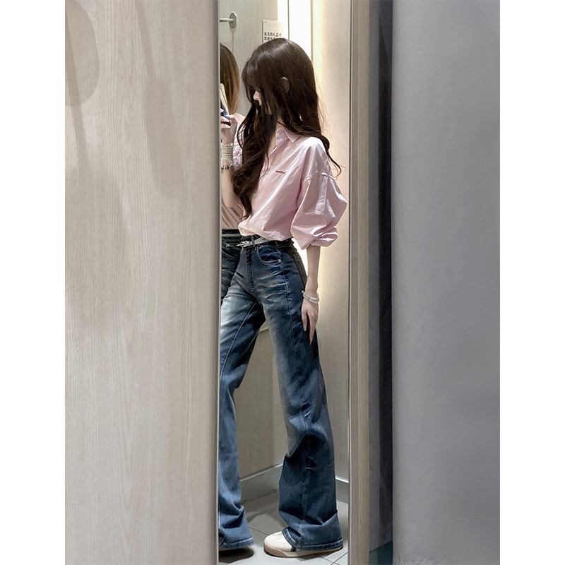 A Unique and Beautiful Set of Early Spring New Styles, Loose-Fitting, Versatile Pink Long-Sleeved Shirts and Jeans Two-Piece Set