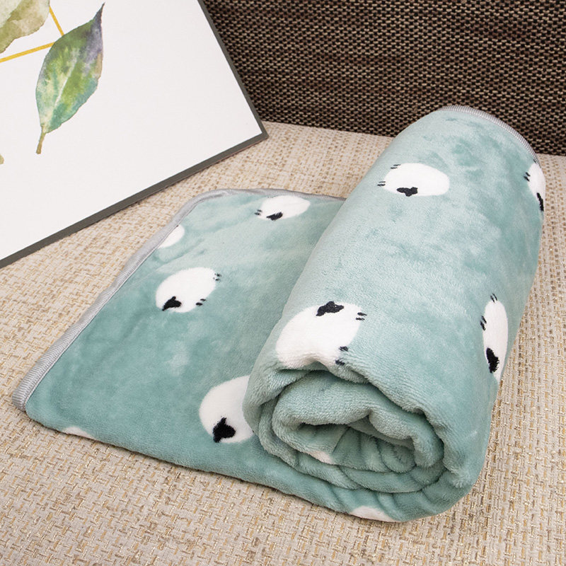 Coral velvet pet blanket dog soft cushion dog heat thickening flannel blanket Teddy dog pad soft quilt