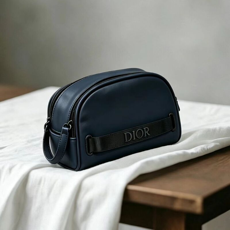 Dior 2026 New Wilderness Men's Semi-Circular Double Zipper Frosted Leather Waterproof Cosmetic Bag and Toiletry Bag Dior 2026 New Wilderness Men's Semi-Circular Double Zipper Frosted Leather Waterproof Cosmetic Bag and Toiletry Bag