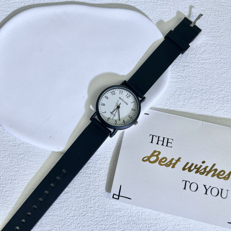 A simple and cold style, niche, trendy and fashionable luminous watch for girls in junior and senior high school