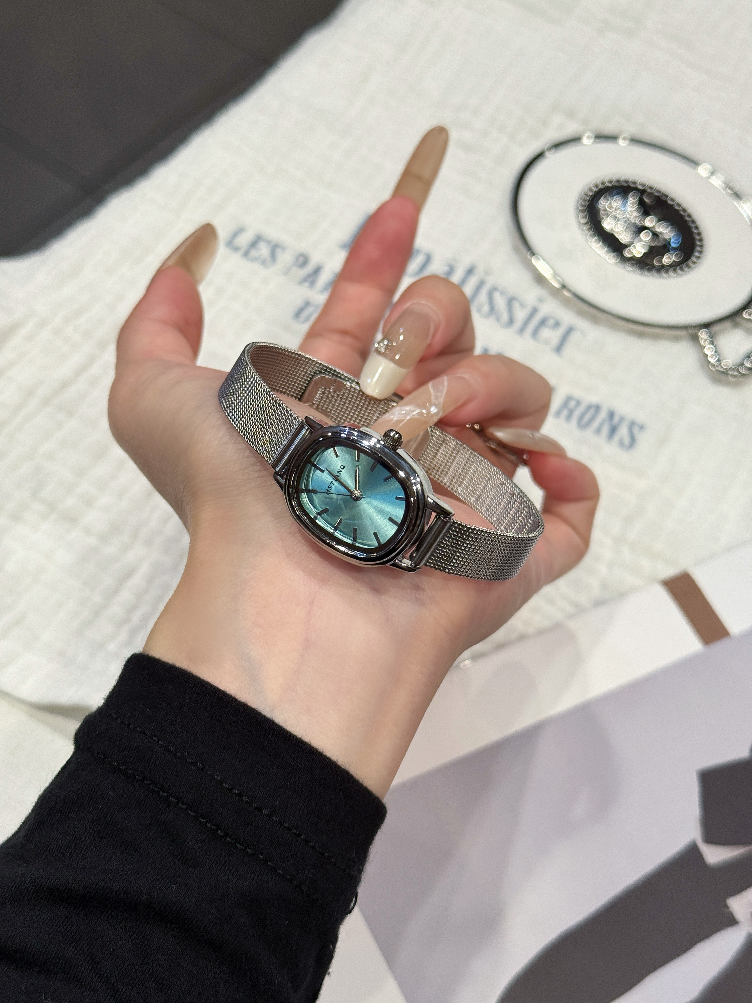 Vintage Blue Ocean Cool Style Oval Watch for Women, Korean Retro Cool Bracelet, Niche Versatile Accessory