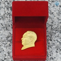 Mao Zedongs portrait badge commemorative medal golden brooch commemorative medal Mao Zedongs head portrait badge comes with velvet box 3 5CM