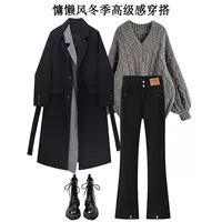 Цветной свитер, черные джинсы