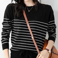 Круглый белый бар с шеей