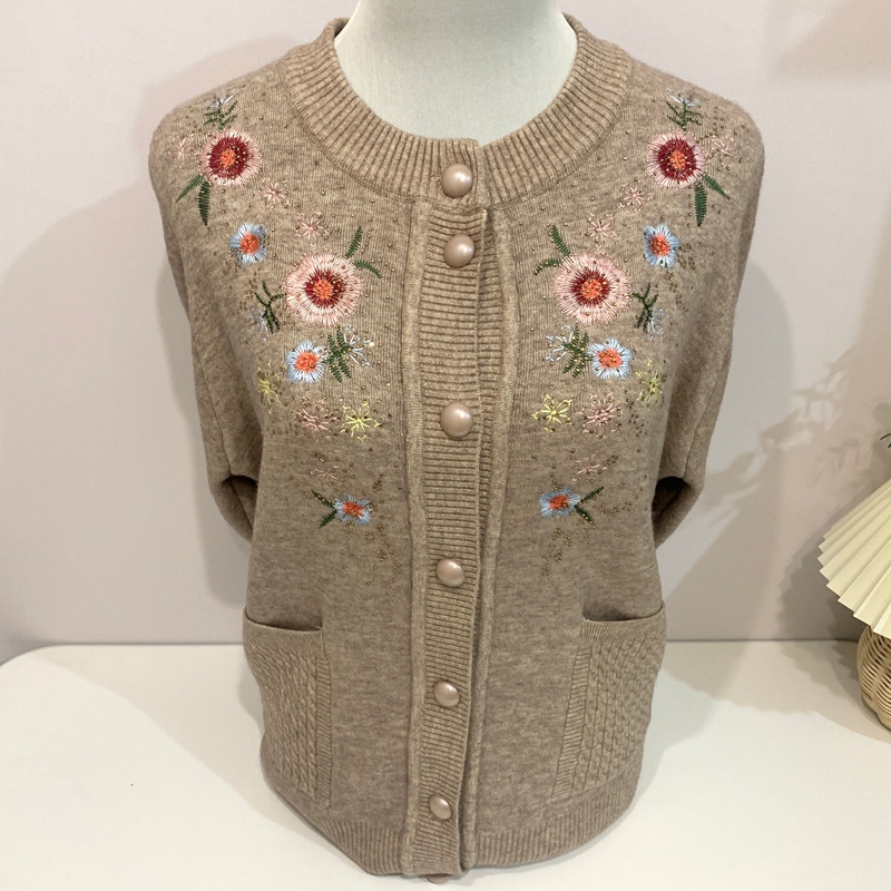 One-Piece Velvet Cardigan Sweater for Middle-Aged and Elderly People, Embroidered, Stylish, Warm, Mother's Clothing, Winter Clothing, Fleece-Lined, Thickened, Round-Neck Knitwear