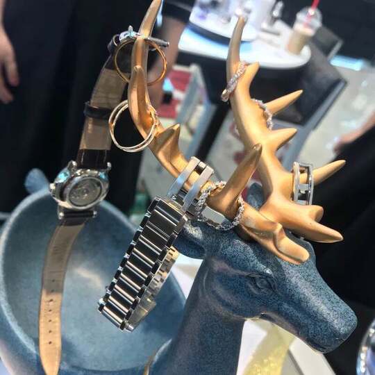 Trendy Bedside Vanity Table Storage Rack for Jewelry, Skincare, Cosmetics, Entryway Key Organizer