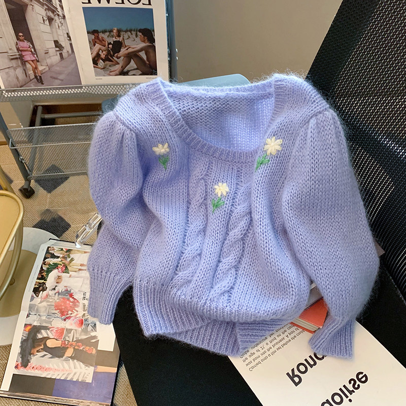 Day series retro style Lazy Breeze don't make flowers embroidered sweater women's spring and autumn loose with small crowdsourced sweet and spicy windy shorts