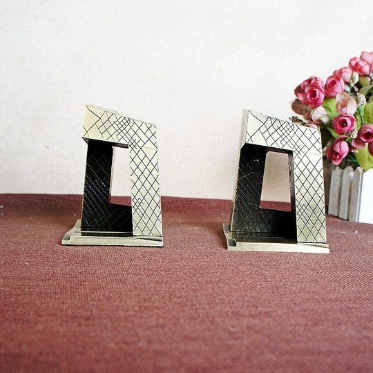 Adornos modelo CCTV, artesanías de metal galvanizado, recuerdos turísticos de Beijing, decoraciones de oficina, edificio de la sede