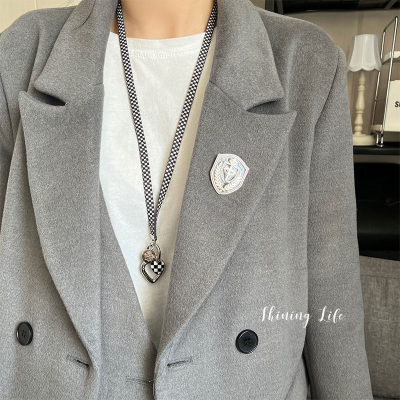 Mobile phone lanyard hanging neck wrist rope advanced messenger can carry neck strong and durable belt high-end short pendant for children